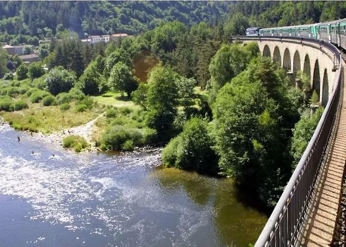 De La Bageasse Parque de Campismo Brioude